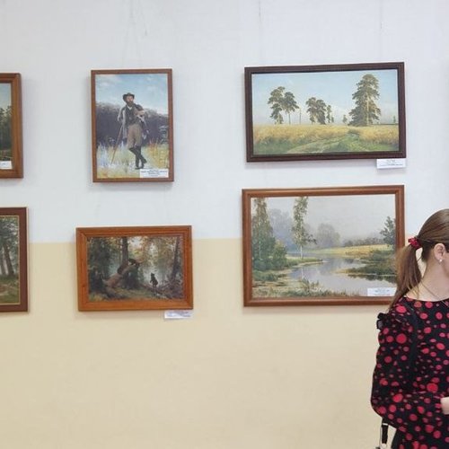 Выставочный центр "Радуга" в гостях у обучающихся корпуса на улице Ярославской.