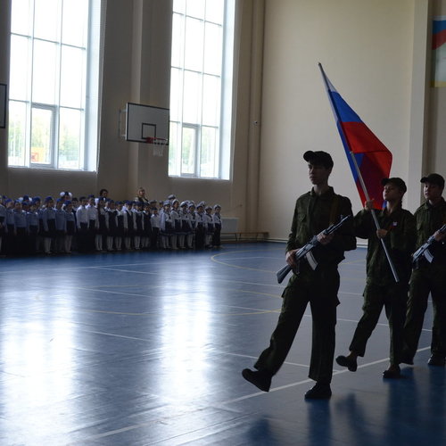 Торжественная церемония поднятия государственного флага Российской Федерации. 