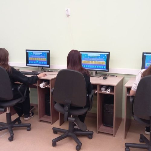Обучающиеся МАОУ «СОШ №1» приняли участие во Всероссийском образовательном проекте «Урок Цифры».