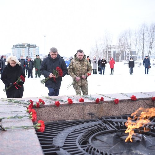 Возложение цветов к Монументу Воинской Славы