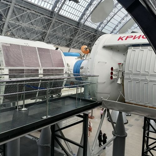День космонавтики в павильоне Роскосмос на ВДНХ