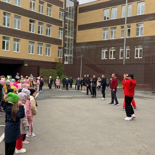 Зажигательная зарядка, приуроченная ко Дню отца, в рамках федерального проекта "Семейная осень".