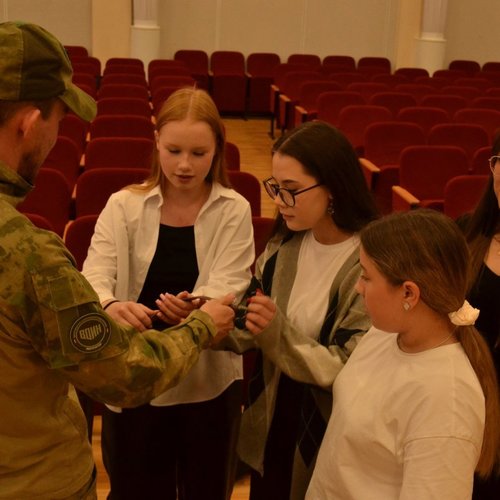 Урок мужества. Школьники познакомились с участниками СВО в рамках проекта «Знание. Герои».