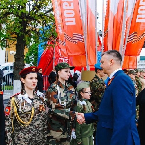 ПАРАД ДОШКОЛЯТ И ЮНАРМЕЙЦЕВ