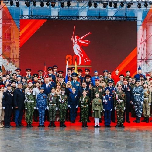 ПАРАД ДОШКОЛЯТ И ЮНАРМЕЙЦЕВ
