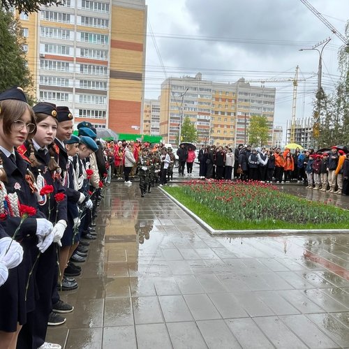 Церемония возложения цветов на мемориале, посвященном воинам, умершим от ран в госпиталях в годы Великой Отечественной войны.