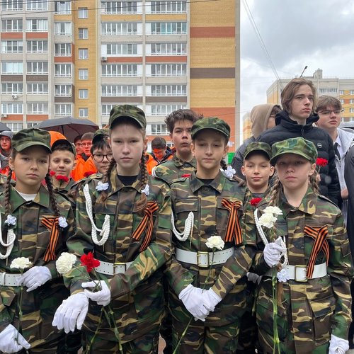 Церемония возложения цветов на мемориале, посвященном воинам, умершим от ран в госпиталях в годы Великой Отечественной войны.
