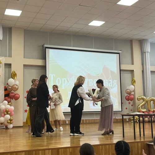 Торжественная линейка для учащихся 5-8, 10 классов, посвящённая окончанию учебного года!
