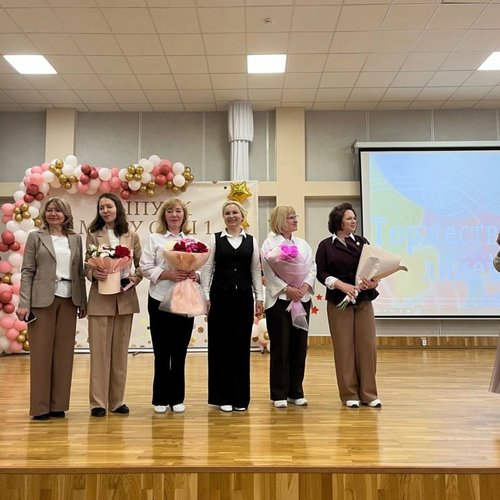 Торжественная линейка для учащихся 5-8, 10 классов, посвящённая окончанию учебного года!