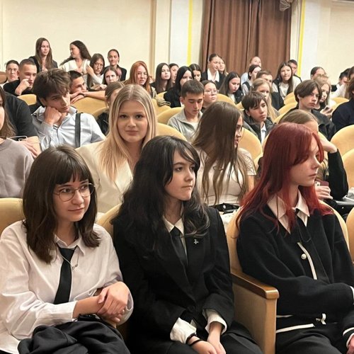 Учащиеся школы №1 на спектакле «Жизнь. Скрепы. История неродившейся души»