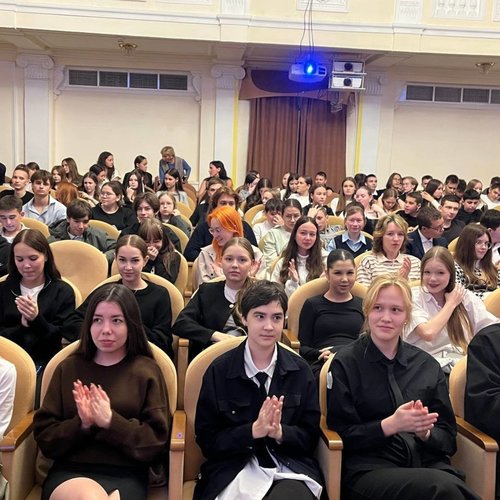 Учащиеся школы №1 на спектакле «Жизнь. Скрепы. История неродившейся души»