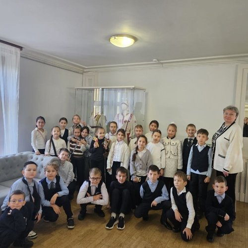 День театра для учеников начальной школы