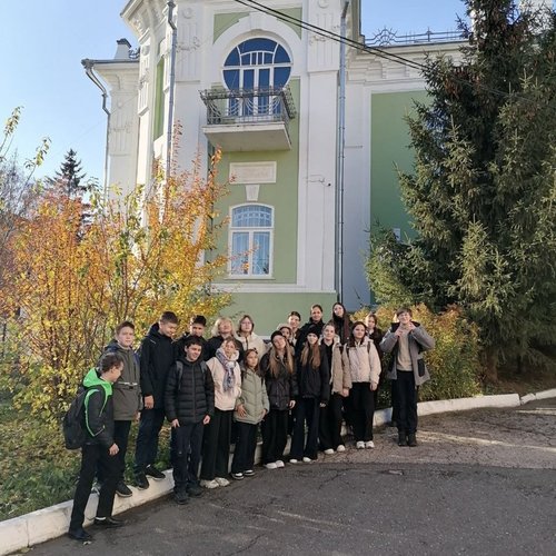 7А класс на выставке "Три шедевра Третьяковской галереи" 7А класс на выставке "Три шедевра Третьяковской галереи"