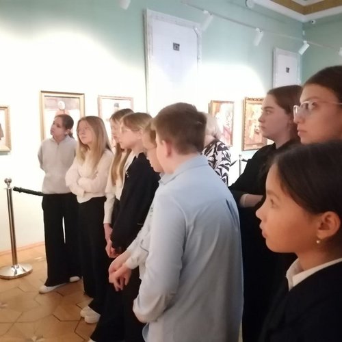 7А класс на выставке "Три шедевра Третьяковской галереи" 7А класс на выставке "Три шедевра Третьяковской галереи"