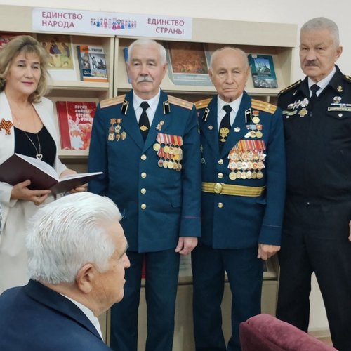 7Е класс - участники историко- партиотического вечера "Под небом единым".