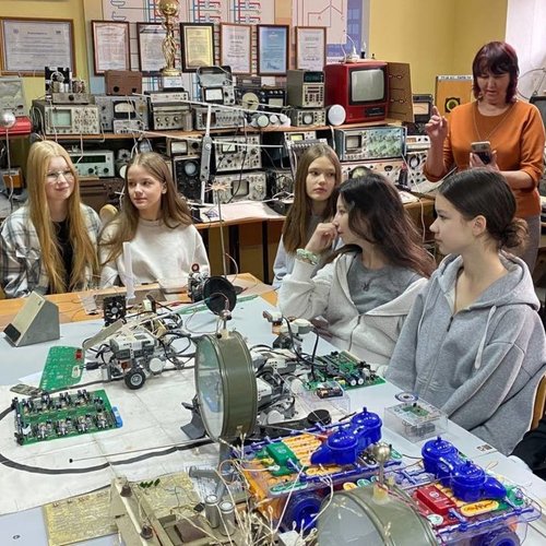  7Б класс в музее радиоэлектроники ЧЭМК.