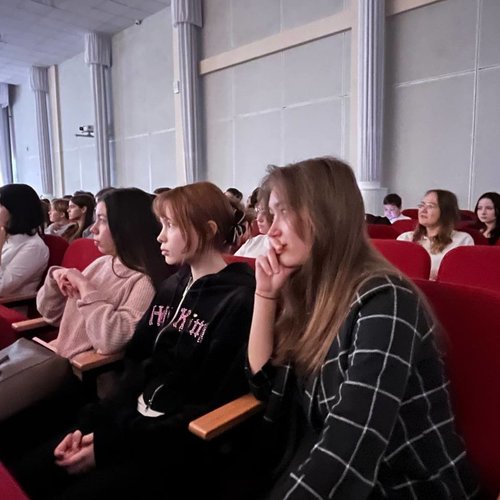 В школе №1 состоялся показ спектакля «Преступление и наказание»