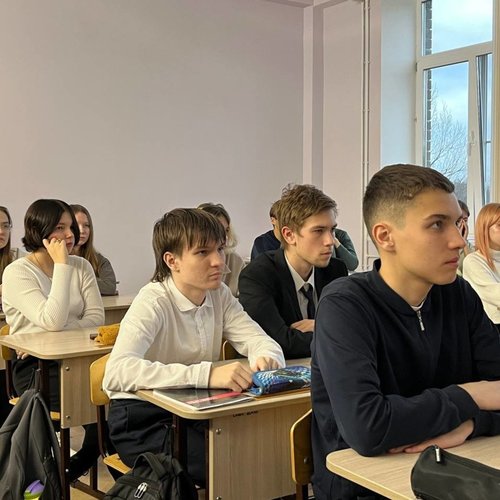 Профориентационная встреча учащихся старших классов с сотрудником полиции