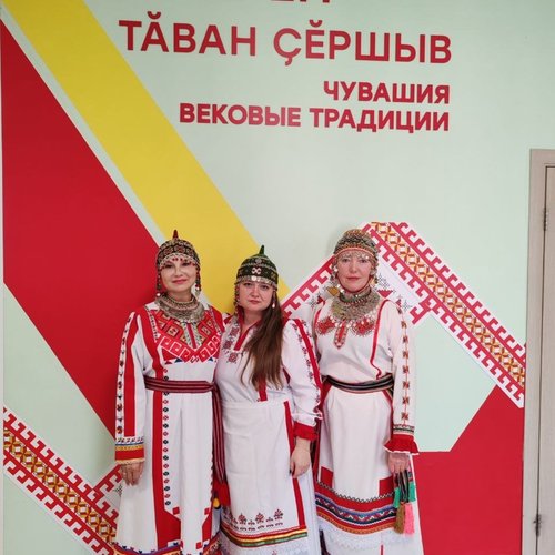 Акция "На работу и учебу с чувашской вышивкой"