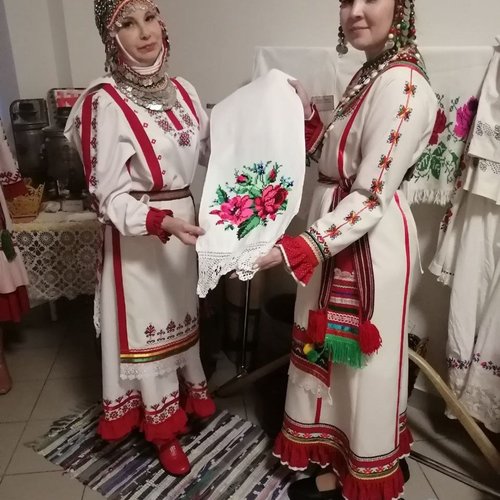 Акция "На работу и учебу с чувашской вышивкой"
