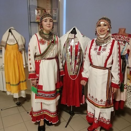 Акция "На работу и учебу с чувашской вышивкой"