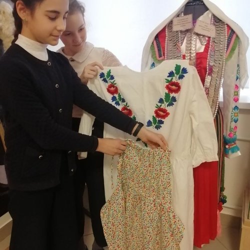 Акция "На работу и учебу с чувашской вышивкой"