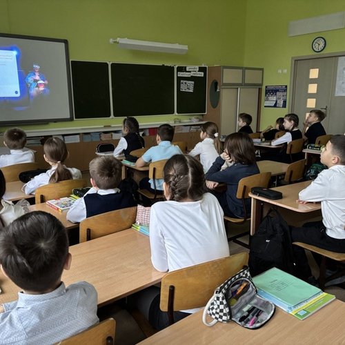 Урок Цифры "Дело в чате: эволюция нейросетей и цифровая безопасность"