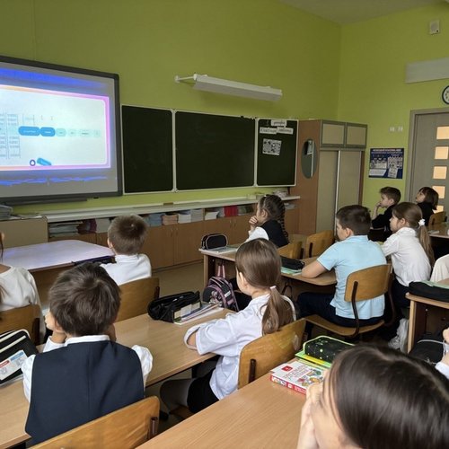 Урок Цифры "Дело в чате: эволюция нейросетей и цифровая безопасность"