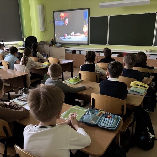 Урок Цифры "Дело в чате: эволюция нейросетей и цифровая безопасность"