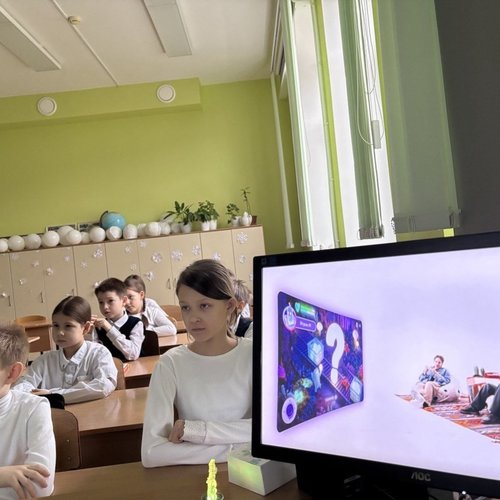 Урок Цифры "Дело в чате: эволюция нейросетей и цифровая безопасность"