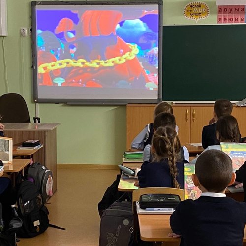 Урок Цифры "Дело в чате: эволюция нейросетей и цифровая безопасность"