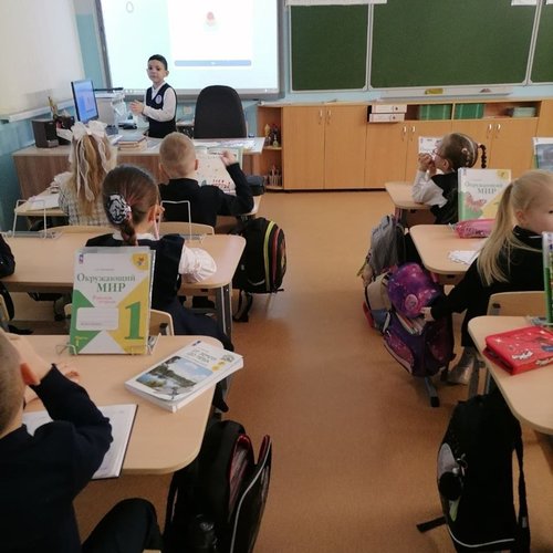 Урок Цифры "Дело в чате: эволюция нейросетей и цифровая безопасность"