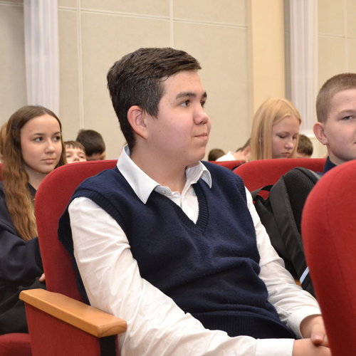 "Музыка в честь героев: Память и вдохновение".