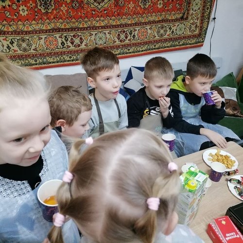  1В класс на мастер-классе в художественной мастерской "КсюФлер"