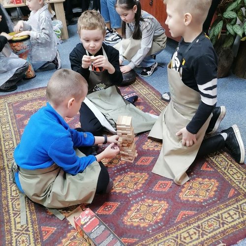  1В класс на мастер-классе в художественной мастерской "КсюФлер"