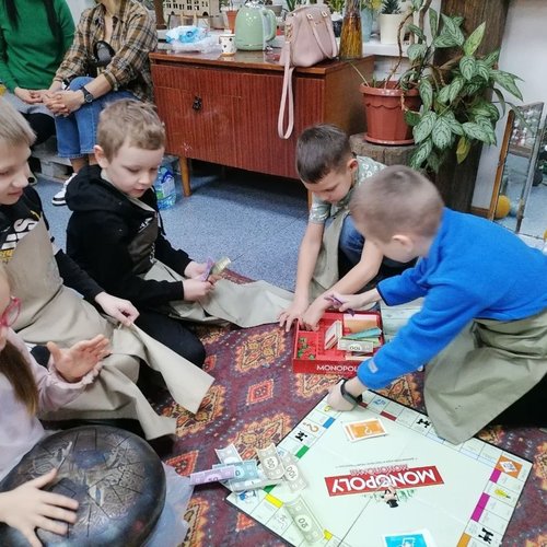  1В класс на мастер-классе в художественной мастерской "КсюФлер"