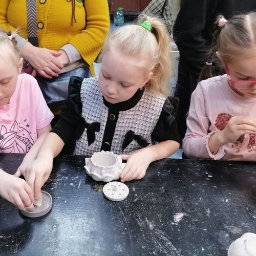  1В класс на мастер-классе в художественной мастерской "КсюФлер"