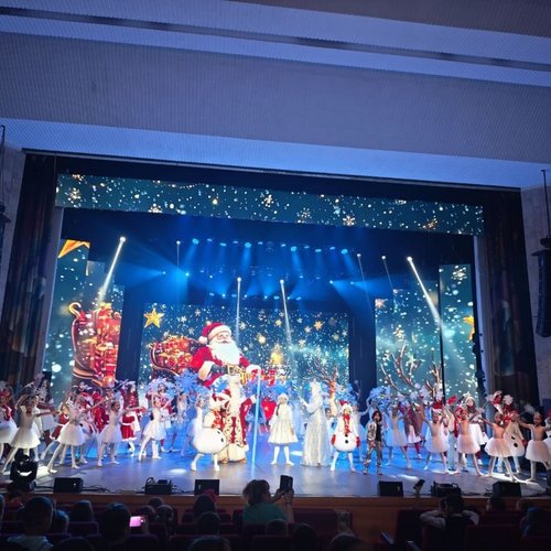 Новый год к нам мчится!