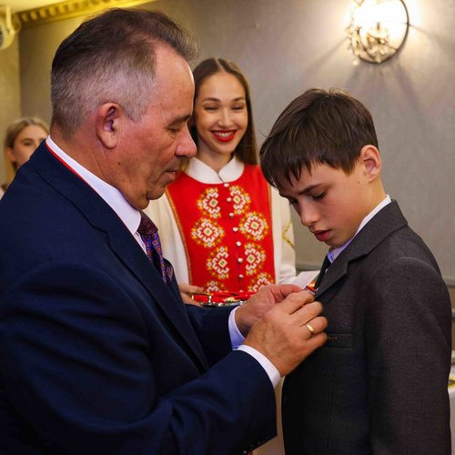 Ученикам СОШ 1 вручили юбилейные медали "80 лет Победы"