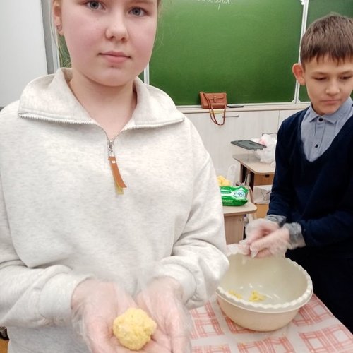 4Д класс на мастер-классе по изготовлению анти-мороженого