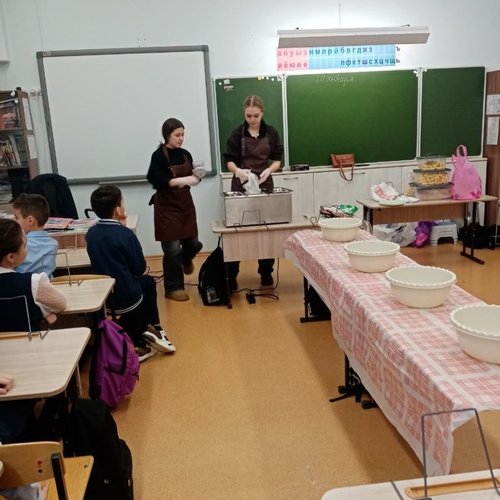 4Д класс на мастер-классе по изготовлению анти-мороженого