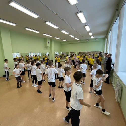 Танцевальный батл второклассников.