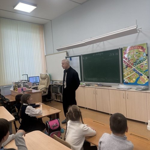 Встреча учеников 1Б класса с писателем