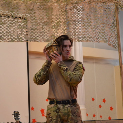 "Жизнь за други своя". Спектакль на сцене СОШ 1.