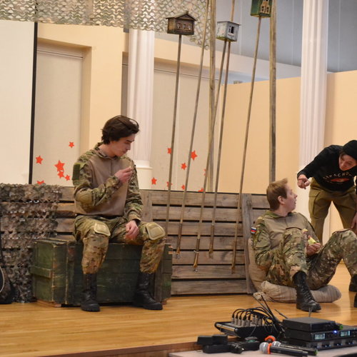 "Жизнь за други своя". Спектакль на сцене СОШ 1.