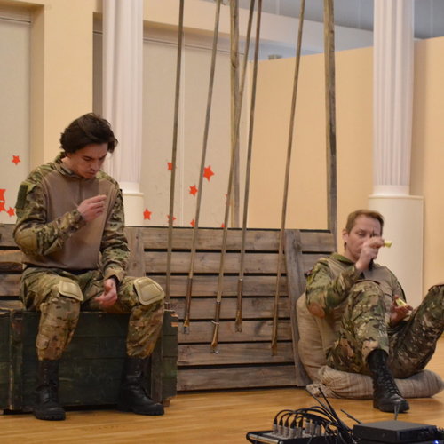 "Жизнь за други своя". Спектакль на сцене СОШ 1.