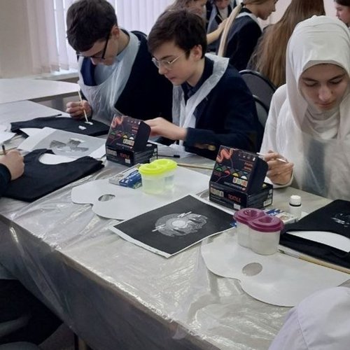 Ученики 7А и 7Г классов - участники проекта "От Победы к Победе!"