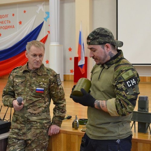 В СОШ 1 прошел урок Мужества с инструкторами Курса военной подготовки «ЗВЕЗДА».  