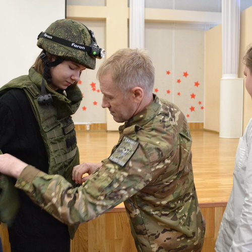 В СОШ 1 прошел урок Мужества с инструкторами Курса военной подготовки «ЗВЕЗДА».  