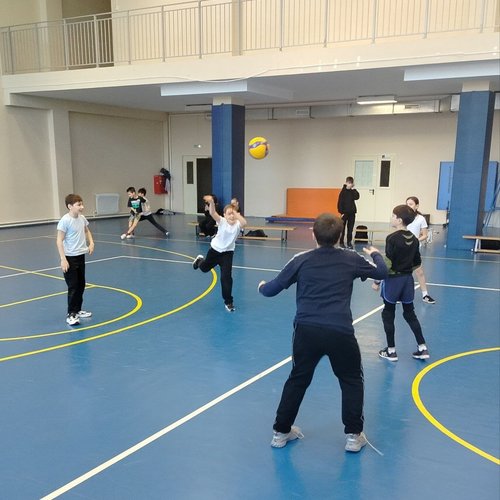 Школьный турнир по пионерболу среди 5-х классов